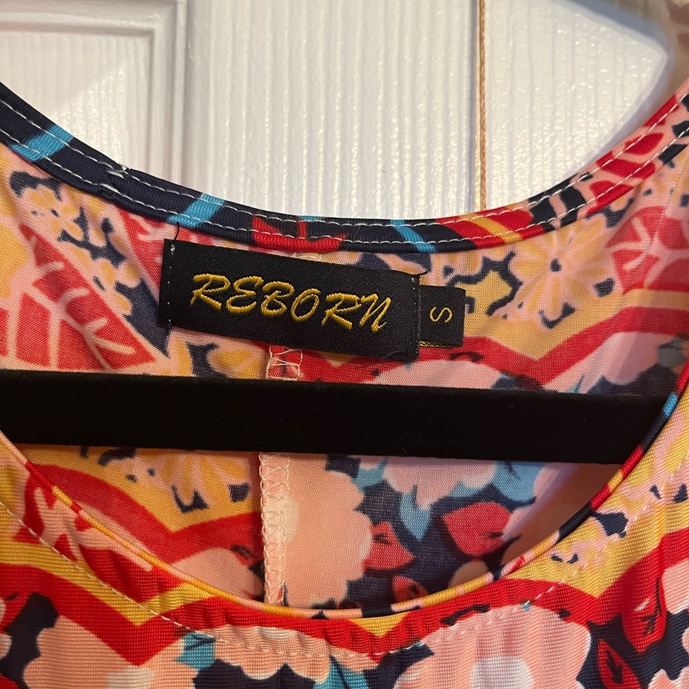 Floral maxi dress w great colors & shark bite hem - Picture 2 of 6